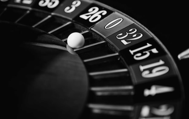 Halaman promosi DWQ288 menampilkan berbagai bonus eksklusif termasuk bonus deposit, cashback, dan turnamen berhadiah